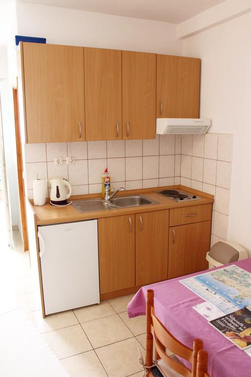 Apartments Petric Makarska Esterno foto