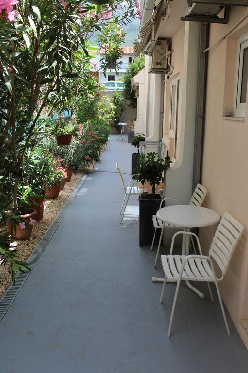 Apartments Petric Makarska Esterno foto
