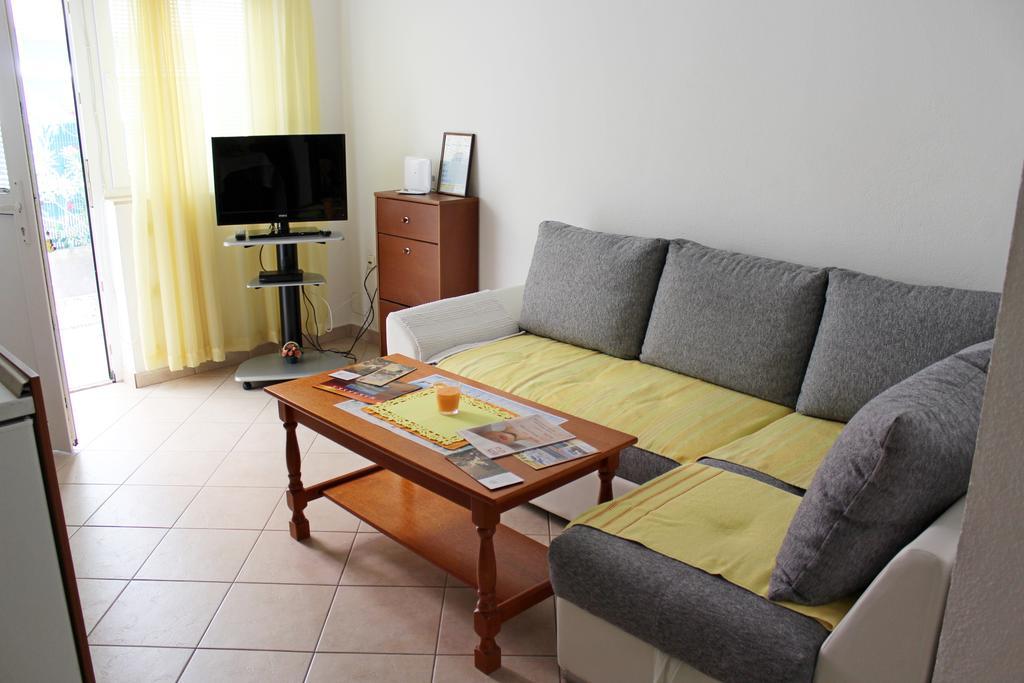 Apartments Petric Makarska Esterno foto