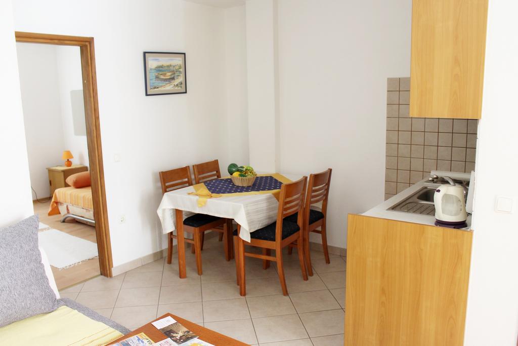 Apartments Petric Makarska Esterno foto